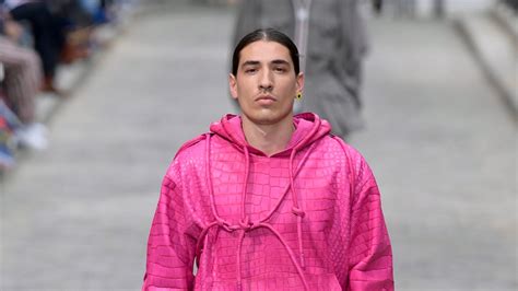 Héctor Bellerín Swaps The Football Pitch For The Louis Vuitton .